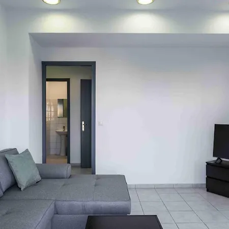 Phaedrus Living: View Flat Apartment