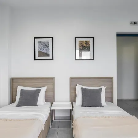 Apartment Phaedrus Living: View Flat *